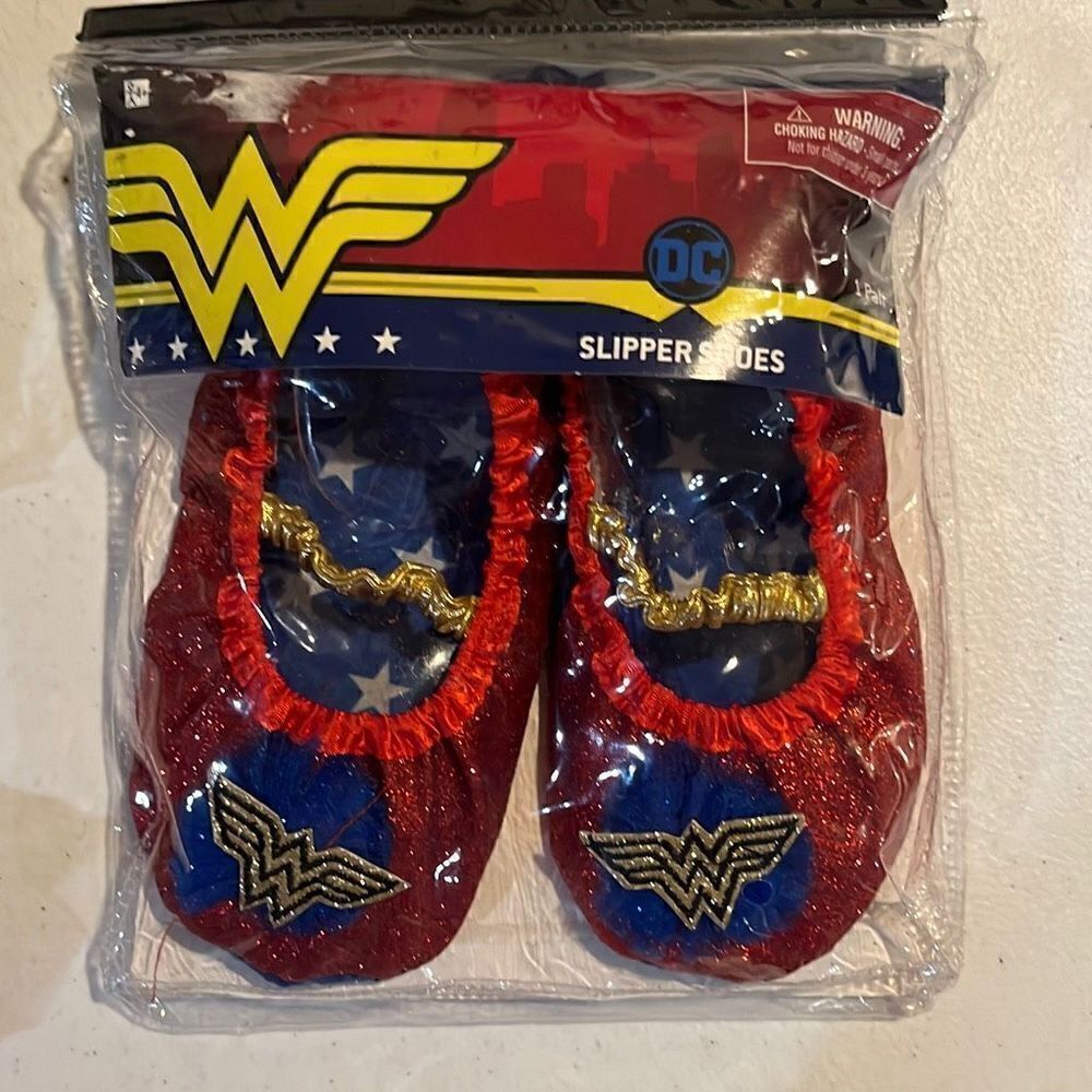 Wonder Woman child’s Slipper Shoes 4+